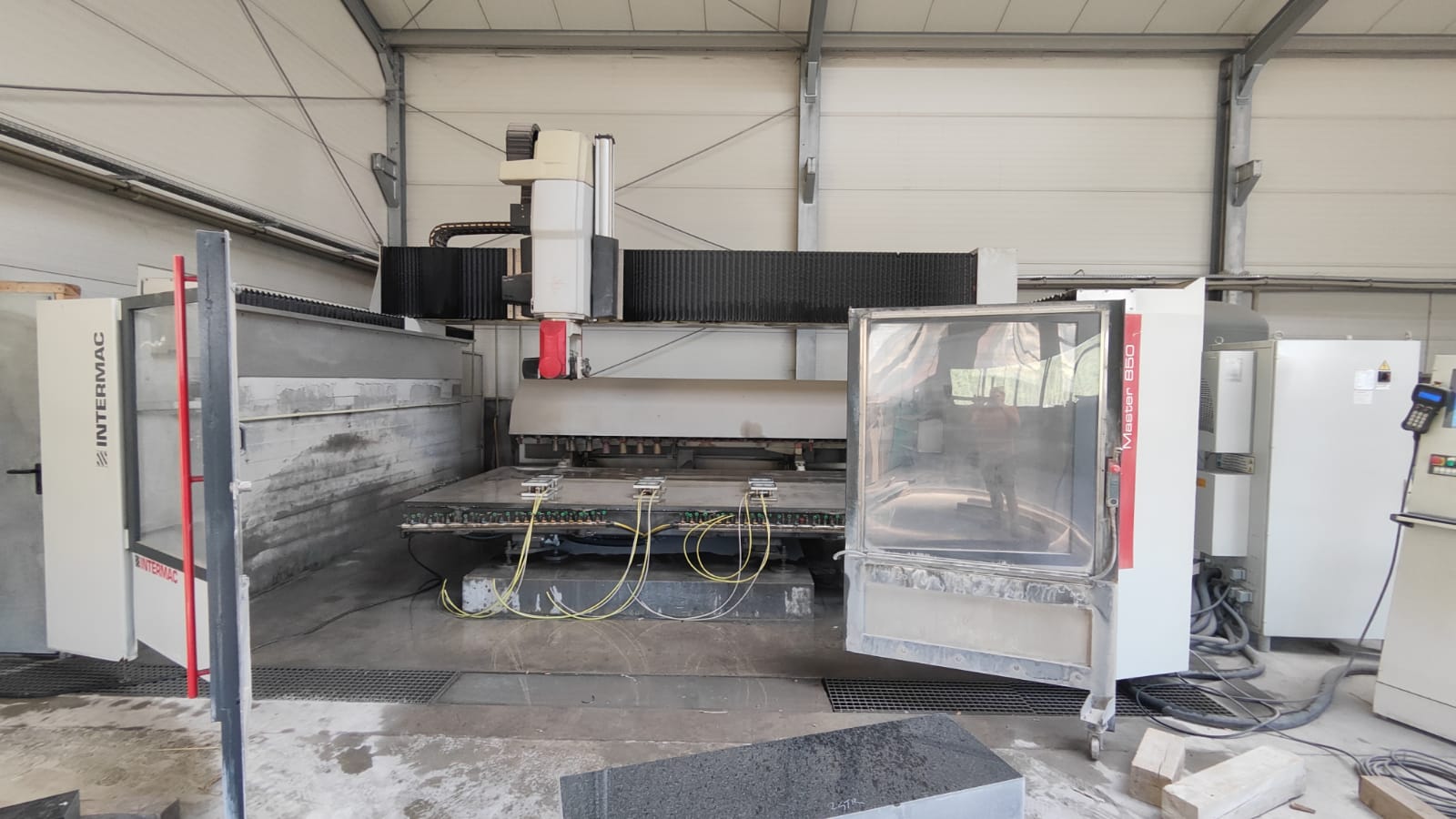 Centre d’usinage d’occasion Intermac Master 850 5 axes