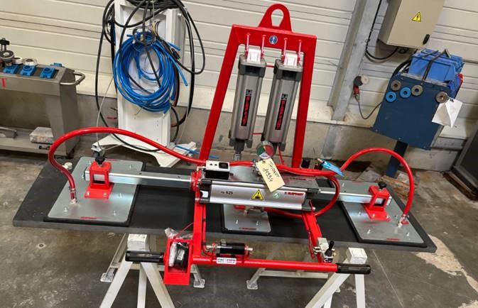 3-plate vacuum lifter with pneumatic tilting mechanism